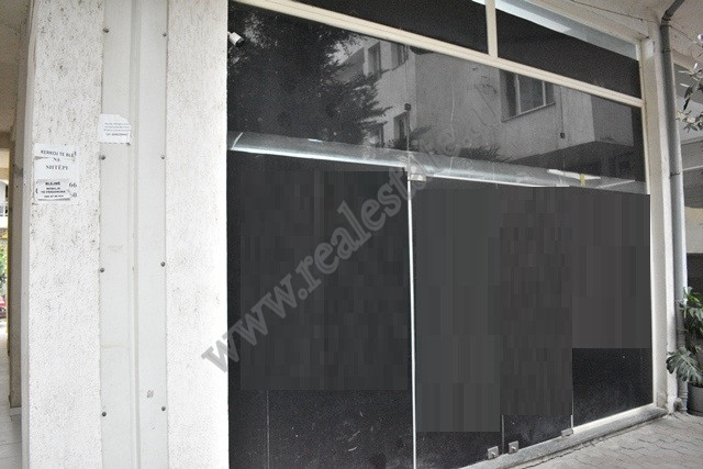 Ambient tregtar ne shitje ne zonen e Astirit ne Tirane